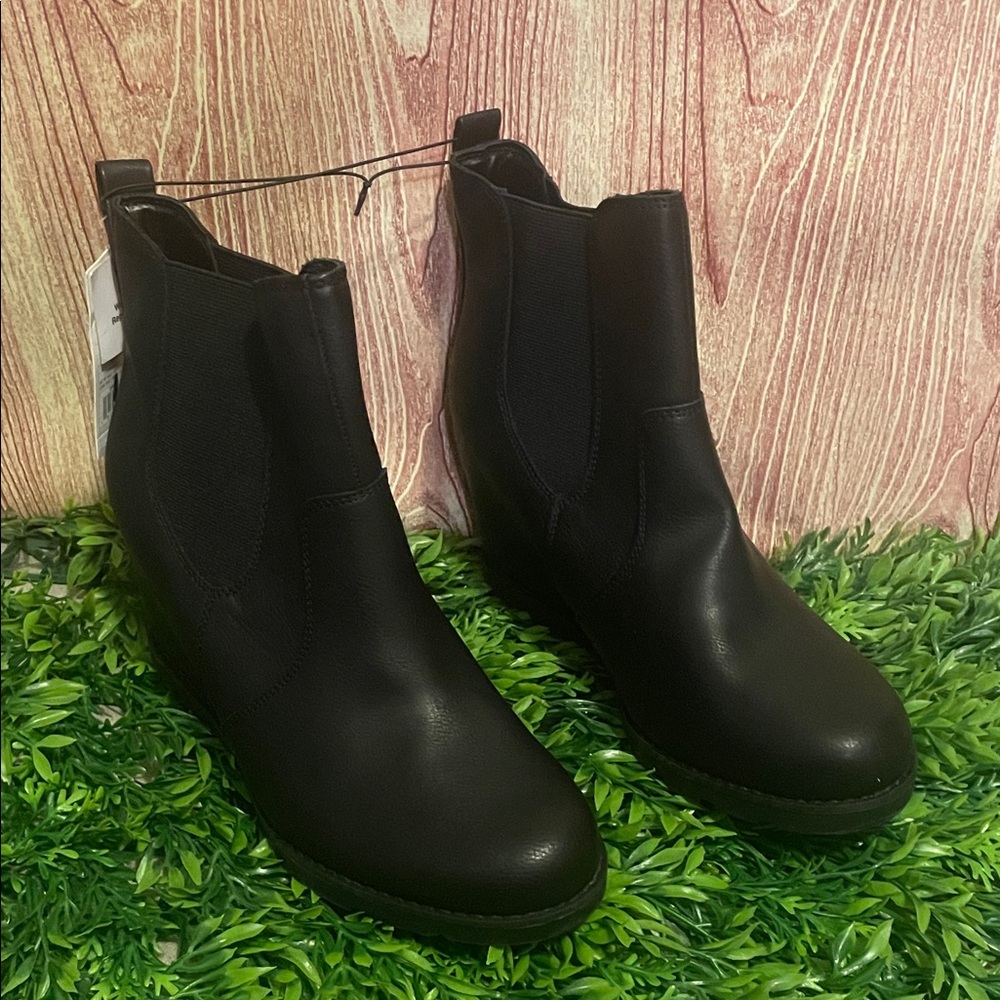 Universal Thread Women’s Amalia Black Ankle Boots